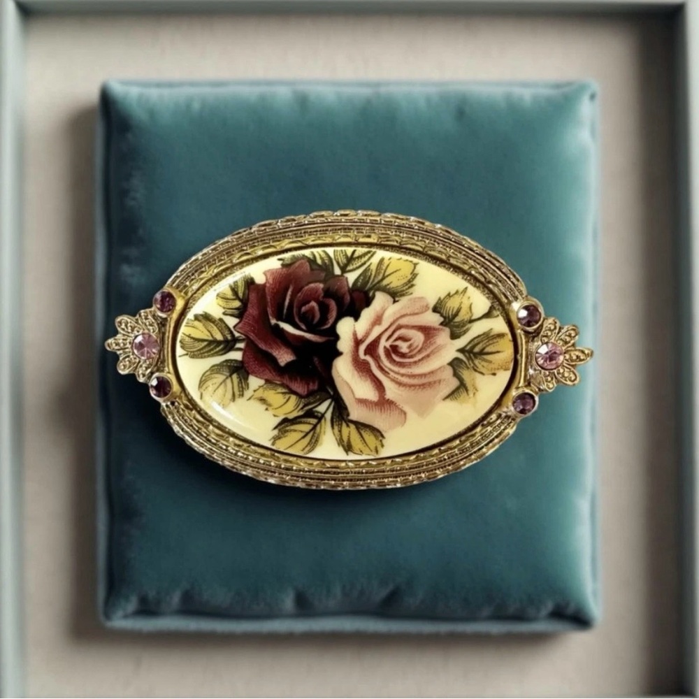 1928 Vintage Gold Tone Oval Flower  Brooch Pin